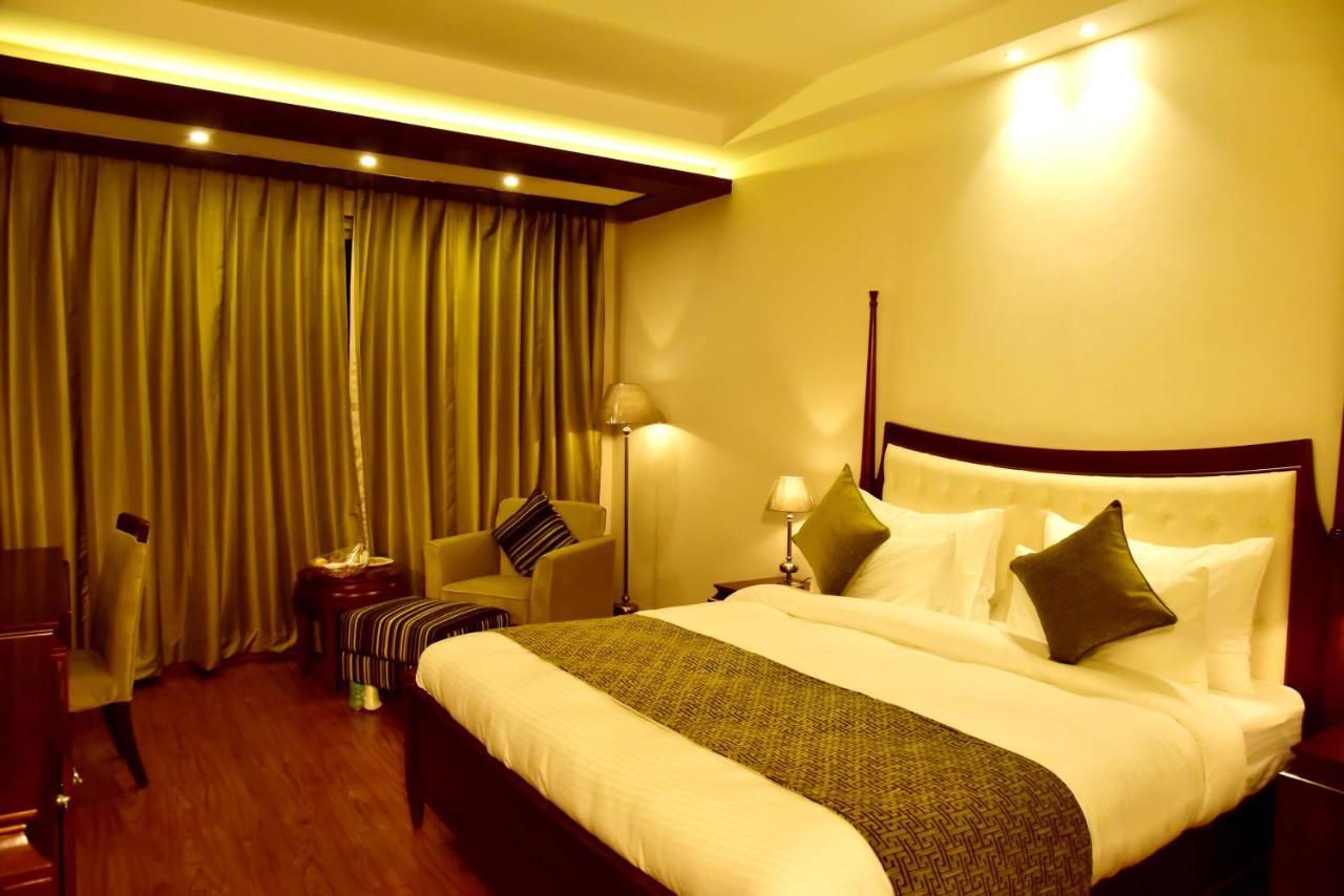 Season Hotel Nainital Exterior foto