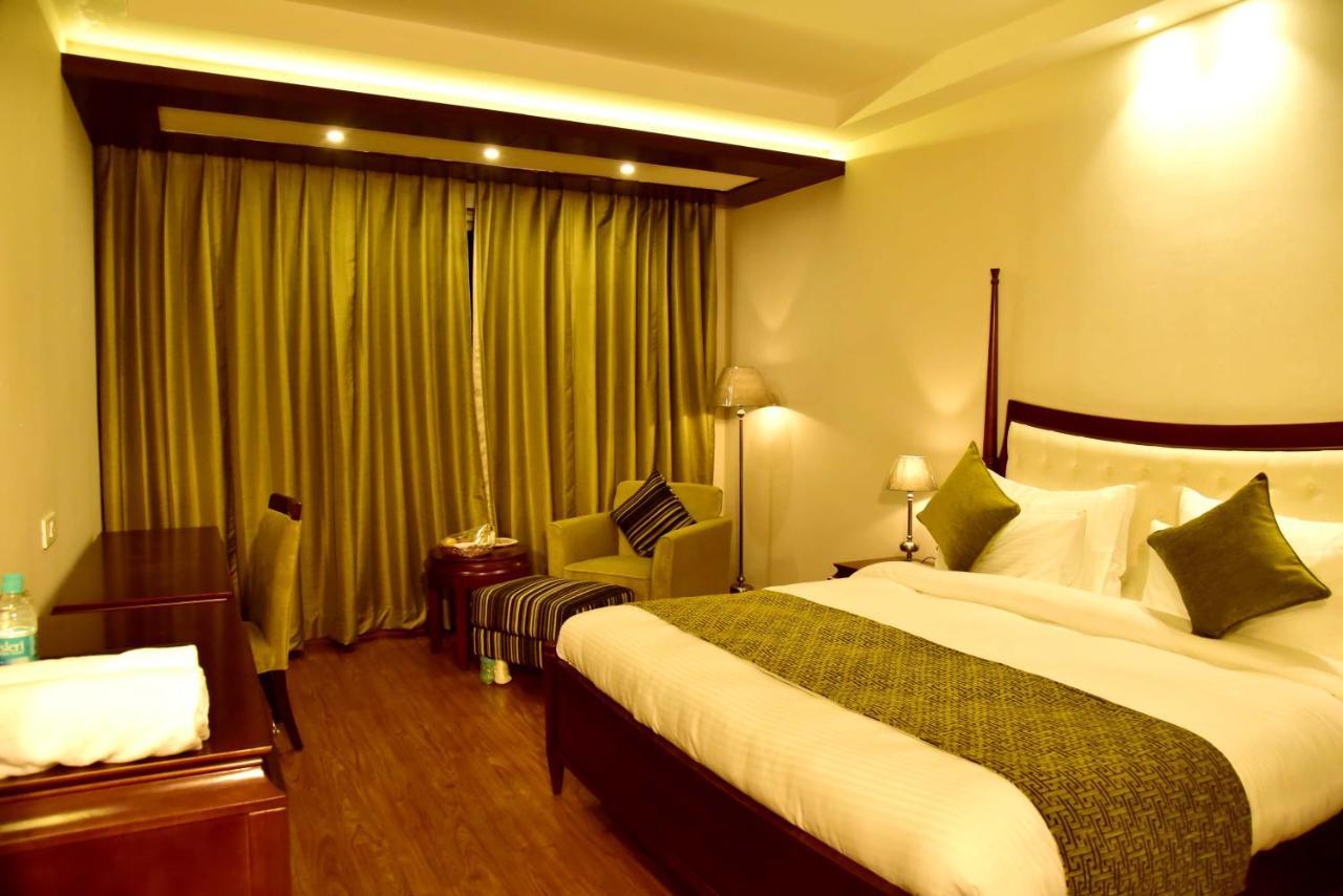 Season Hotel Nainital Exterior foto